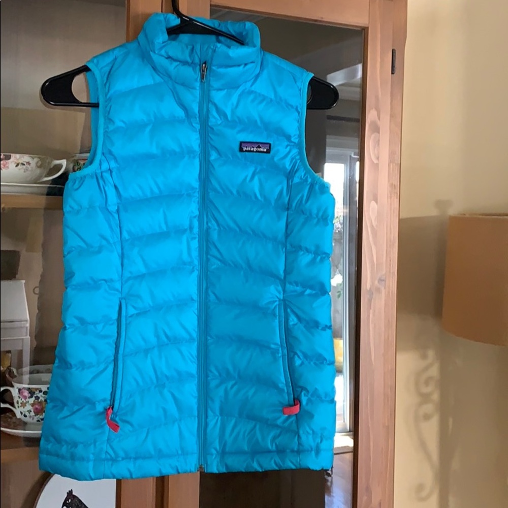Girls Patagonia down vest in size large 12